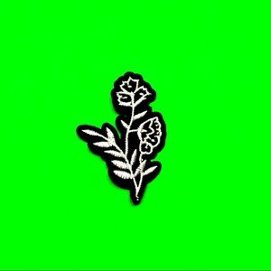 Simple white flower w/ black outline iron On patch